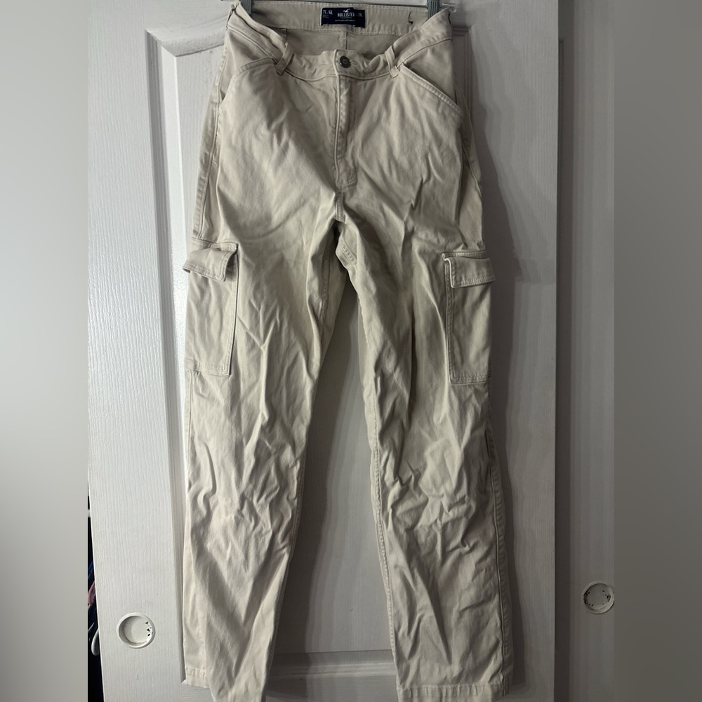 Hollister Women’s Cream Cargo Pants